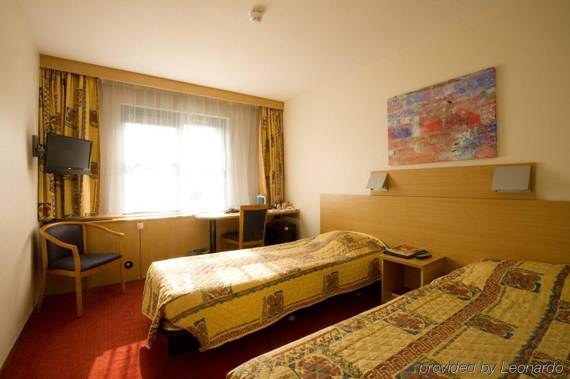 Bastion Hotel Schiphol Гофддорп Номер фото